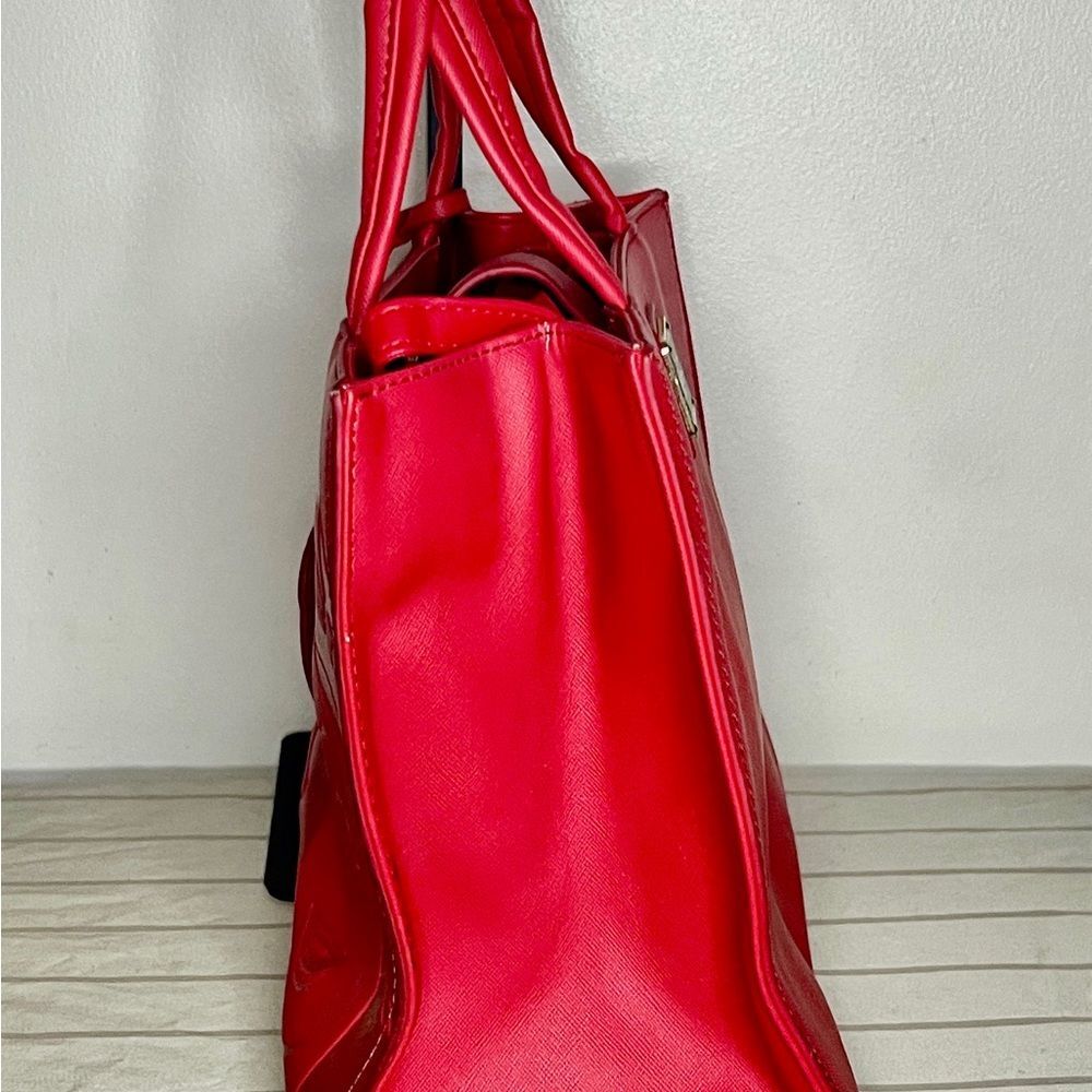 Loungefly Snow White red tote with Crossbody strap - Rare - Picture 3 of 5